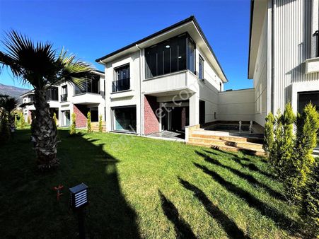 Aygülden Edremit Kızılkeçili'de Sıfır Nezih Site İçi Her Villaya Özel Havuzlu Lüks 4+1 Satılık Villa