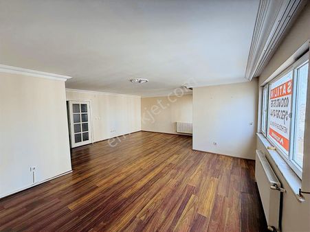 Bahçeşehir Hoşkent Sitesinde 145m2 3+1 Arakat Satılık Boş Daire