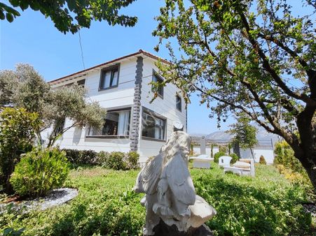 Korkuteli Bayatbademleri'de Satılık Müstakıl Ev Ve 980 M2 Arsası