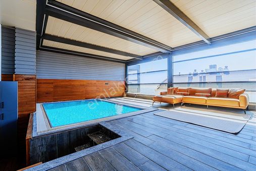 Çankaya Mahallesi'nde Manzaralı, Özel Havuzlu 4+1 Satılık Daire