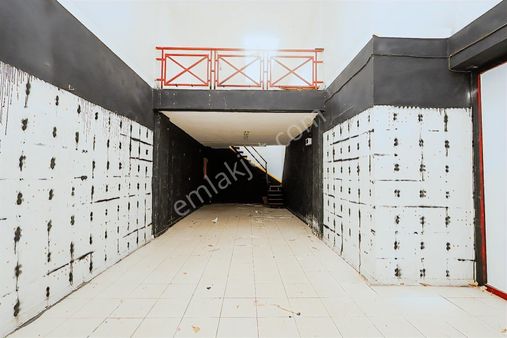 Markantalya Karşısında İş Merkezinde Kiralık Dükkan