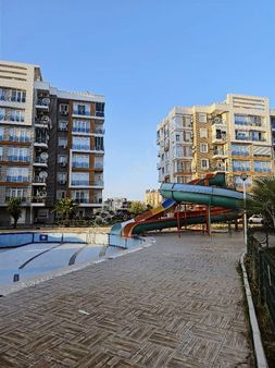 Göksu'da Havuzlu Site İçerisinde Eşyalı Bahçe Katı Kiralık Daire