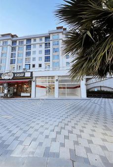 Adnan Kahveci'de Bulvar Üstünde 220m2 Düz Giriş Dükkan