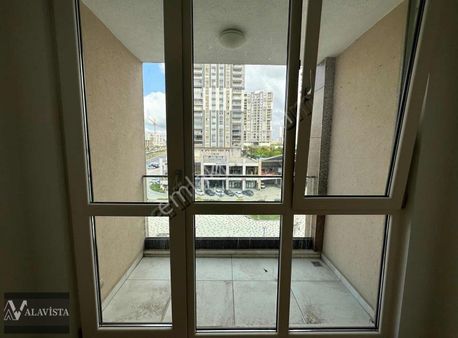 Başakşehir Adım İstanbul 4+1 208 M2 Satılık Kısa Katlı Blokta...