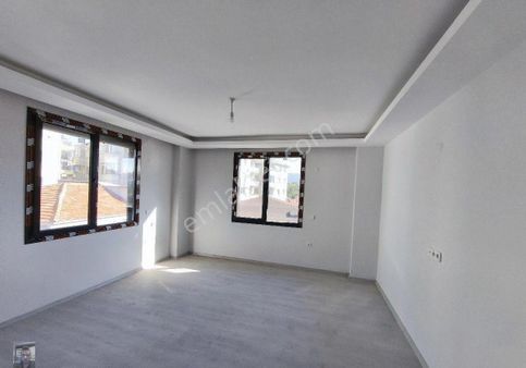 Ayvalik Altinova Merkezde Asansörlü Yeni Binada 3+1 Daire