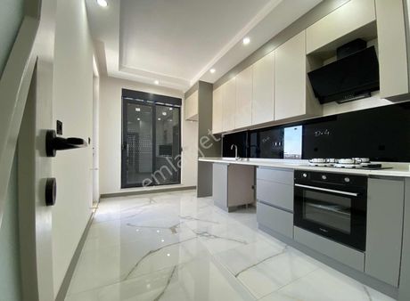 Aydoğmuş'da Tramvay Hattı Üzerinde Ebeveyn Banyolu Lüks 3+1