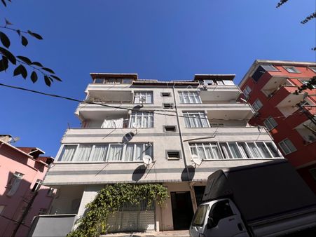 Pendik Ahmet Yesevi'de Satılık Kelepi 1+1 Yatırımlık 4.kat 43m2 Daire