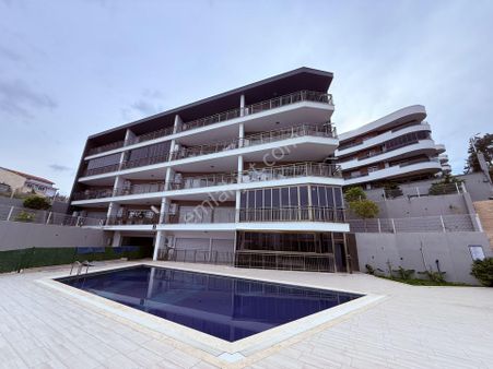 Kuşadasında Satılık Havuz Cepheli 3+1 Harika Daire