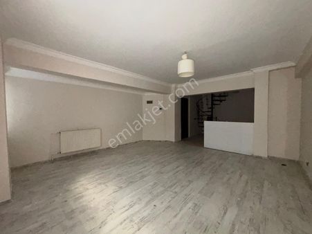 Alsancak Ziya Gökalp Zemin Dublex 2+1 Kiralık Daire/ofis