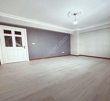 Acill Metrobüse Yürüme 3+1 Satılık Yüksek Giriş Karanlık Yok