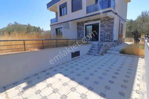 🏡güre'de Aygül'den Muhteşem Kazdağları Manzarası İle Sıfır Geniş Bahçe Kullanımlı 4+1 Satılık Villa