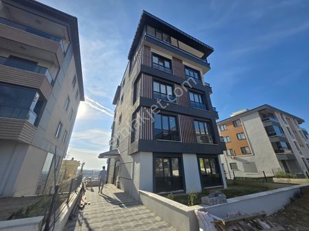 Yalova Çiftlikköyde Bahçeli,otoparklı 140m2 Satılık Dubleks