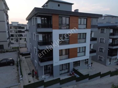 Yalova Çiftlikköy'de 1 Yaşında Yüksek Kira Getirili Bahçeli 2+1