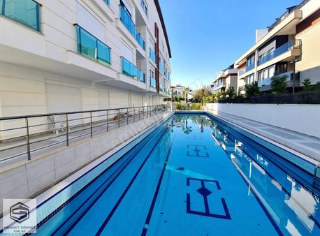 Lara Güzeloba'da Havuzlu,k.otopaklı Site İçersinde Eşyalı 1+1