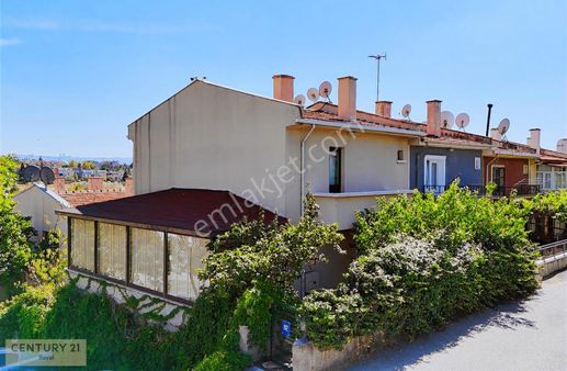 Century 21'den İlk Yerleşim Mahallesinde Yapılı Köşe Villa