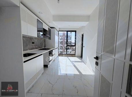 Siteiçinde Ayrı Mutfaklı Katta 2+1 Satılık Daire