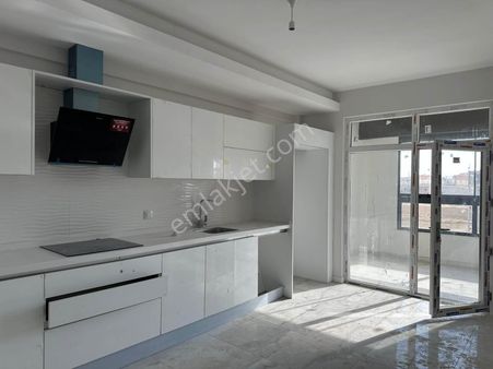 Yenişehir Mah.de 4+1 Satılık Daire 3 . Kat