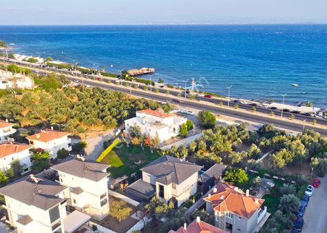 Ayanoğlundan Altınoluk Deniz Manzaralı Devasa Bahçeli 4+1 Villa