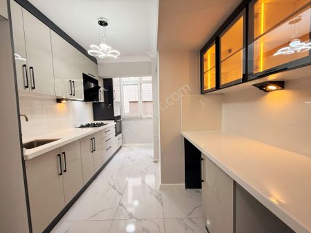 Utku Emlaktan Akçay Merkez'de Müstakil Girişli Bahçeli 2+1 Daire