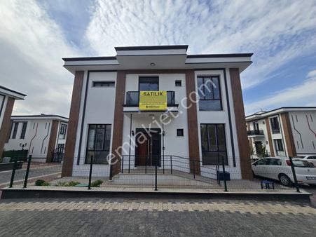 Şehir Merkezinde Satılık Sıfır Villa