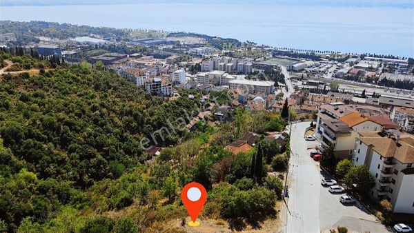 Mükemmel Deniz, Şehir Ve Doğa Manzaralı Arazi Merkeze Çok Yakın