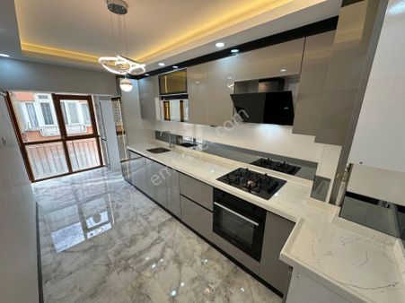 Sincan Mareşal Çakmak Mahalesinde Lüks Yapılı Ara Katta Mükemmel Konumdadaire!!