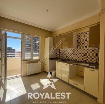 Royalest'ten İskanlı Merkezi Lokasyonda Site İçi 2+1