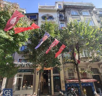 Beyoğlu Boğazkesen Caddesinde - Satılık 2+1 Yüksek Tavanlı Daire