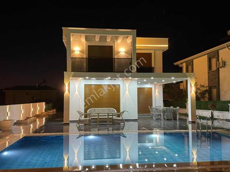 Didim Akbük 600m2 Arsa İçinde 4+1 Tam Müstakil Beyaz Saray
