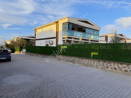 Sitesindeki En Göz Alıcı 5.5+1 Villa!!