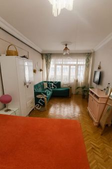 Ömürkent Sitesin'de 3+1 Ara Katta,asansörlü,geniş,ölçüde,kombili