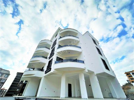 Aygül'den Edremit Atatürk Mevkii Sıfır Ara Kat Ön Cephe Ayrı Mutfak Geniş Balkonlu 2+1 Satılık Daire