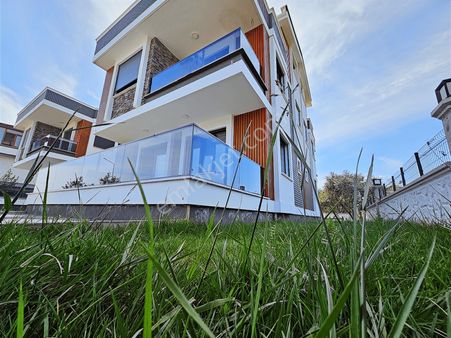 Eu Gayrimenkulden Balıkesir Edremit Gürede Denize Yakın 4+1 Teraslı Villa