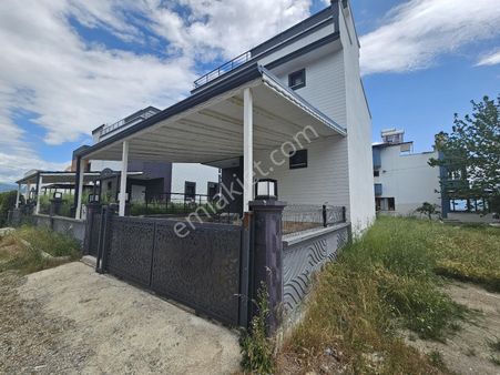 Eu Gayrimenkulden Balıkesir Edremit Gürede Denize 10 Metre Deniz Manzaralı 3+1 Villa