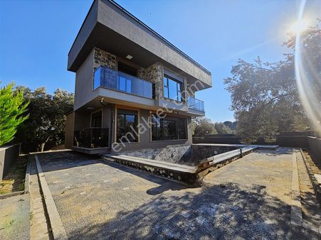 Eu Gayrimenkulden Balıkesir Edremit Gürede Havuzlu 3+1 Tek Müstakil