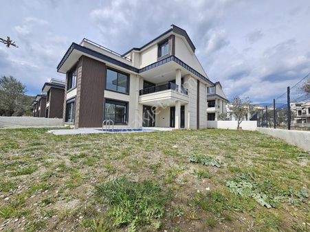 Eu Gayrimenkulden Balıkesir Edremit Gürede Girişte Odalı Havuzlu Tek Müstakil 5+1 Villa