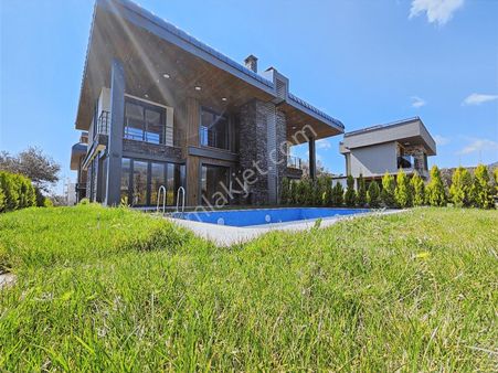 Eu Gayrimenkulden Balıkesir Edremit Gürede Müstakil Havuzlu 4+1 Villa