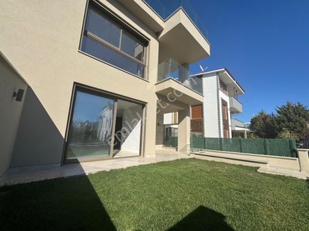 Eu Gayrimenkulden Balıkesir Edremit Gürede Deniz Manzaralı Yerden Isıtmalı Lüx 4+1 Villa