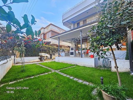 Eu Gayrimenkulden Balıkesir Edremit Gürede Denize 250 Mt Mesafede Geniş Bahçeli Villa