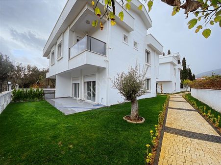 Eu Gayrmenkulden Balıkesir Edremit Gürede Yeşilliklerin İçinde Doğa Manzaralı 5+1 Villa