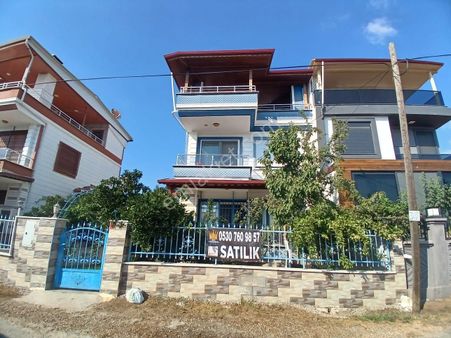 Eu Gayrimenkul^den Balıkesir Edremit Güre Ssk Mevkii Denize Yakın Tripleks 2+1 Villa