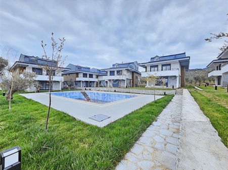 Eu Gayrimenkulden Balıkesir Edremit Gürede Havuzlu Site İçerisinde Doğa Manzaralı 3+1