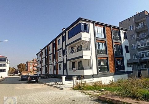 Yuvam Emlaktan Mahzen Mah Çiçek Sokakta Satılık 2+1 110 M2 Daireler