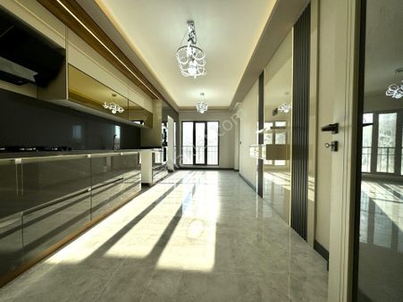 Nam-ak Emlak'tan Cadde Üzerinde 4+1 Lüks Site Dairesi