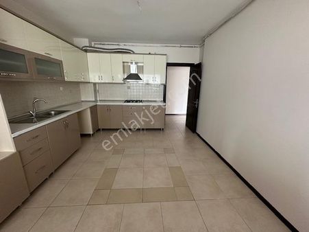 Mermeroğlu Caddesine Yakın 3+1 Y.giriş Kiralık Daire