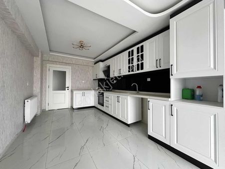 Çetin Emlak'cadde Üzeri Ön Cephe Sıfır Teras Balkonlu 4+1 Daire