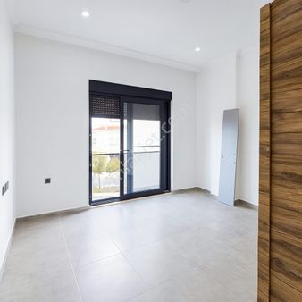 Yerden Isıtmalı Adnan Menderes Caddesi Cepheli Ofis Olarakta Kullanılabilir