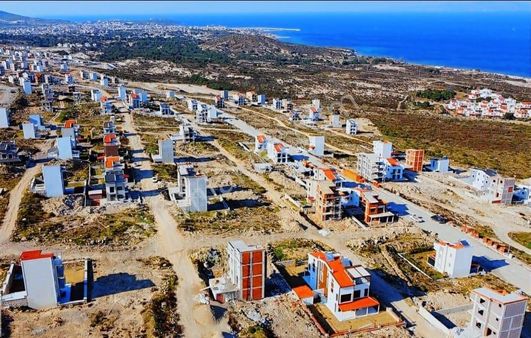 İzmir Karaburun Mordoğan Kamukent Sitesinde Deniz Manzaralı