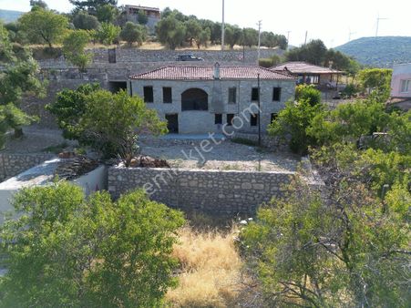 Mordoğan'da Butik Otel-restoran Yapmaya Uygun Taş Ev Ve Arsa