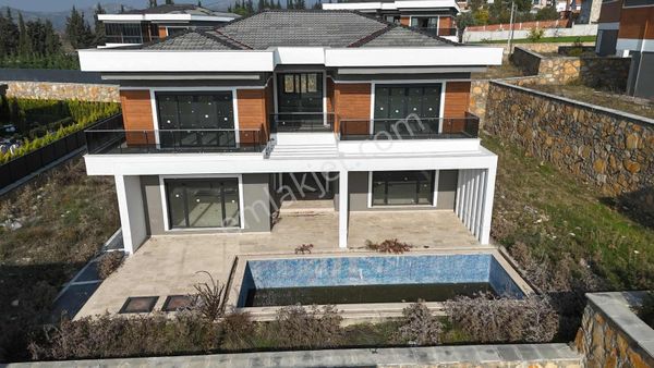 Kalaycılarda Doğanın İçinde Ultra Lüks6+1-1000m² Müstakil Villa